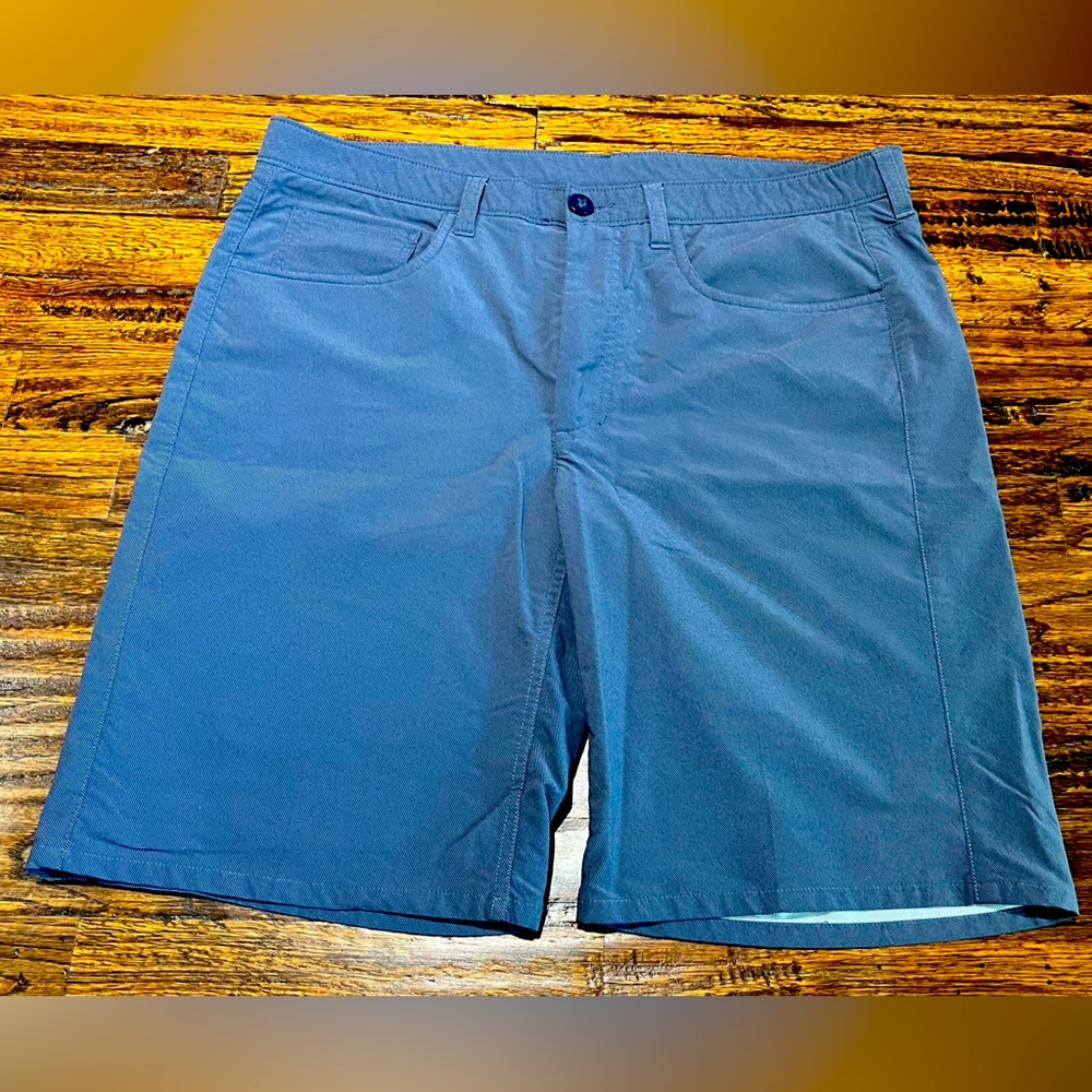Roundtree & York blue shorts